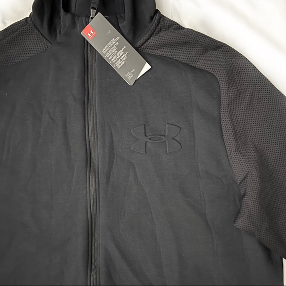 UNDER ARMOUR LIGHTWEIGHT ZIP JACKET - Picture 3 of 5